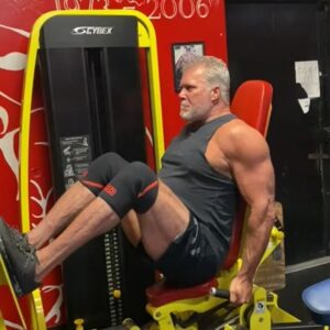 Kevin Nash Instagram - Shook things up and started the week with superset legs. Did extensions and machine presses