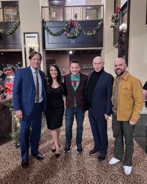 Kevin Sorbo Instagram - On the set of my latest movie. Keestone Christmas.