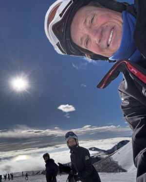 Kevin Sorbo Instagram - Great day on the slopes in Patk City with my wife and son checkout the sun and its reflection off the clouds below us.