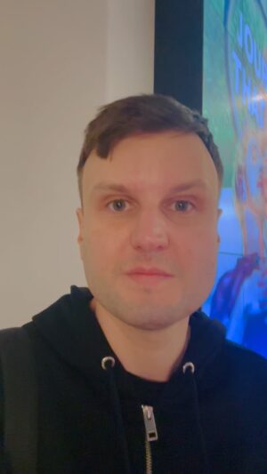 Kevin Vågenes Instagram - Publikumsprisen på Humorprisen i kveld. Tusen takk!! ❤️