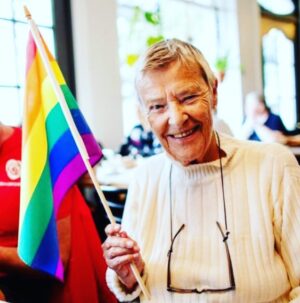 Kevin Vågenes Instagram - I Norge i dag har jeg et liv som er juridisk like verdifullt som et heterofilt liv. Jeg har de samme rettigheter som alle andre. Det har ikke kommet gratis. Kim Friele kjempet ikke bare for seg selv. Hun kjempet for meg. For at jeg og alle andre i generasjoner etter henne skulle bli sett på som likeverdige mennesker. Jeg er så takknemlig for alt du har gjort for oss. Hvil i fred, kjære Kim❤️