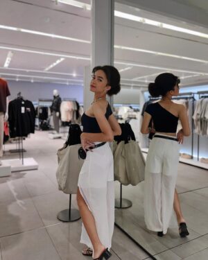 Kezia Caroline Instagram - dress like you're already famous✨🤍