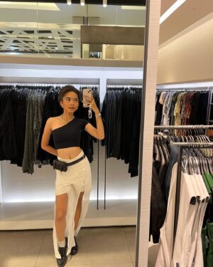 Kezia Caroline Instagram - dress like you're already famous✨🤍