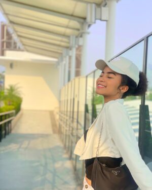 Kezia Caroline Instagram - create your own sunshine🤍🌞 #blessed #greatful