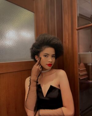 Kezia Caroline Instagram - Gala Premiere "Kalian Pantas Mati" 🔪👻
Tungguin aksi kita pada tanggal 13 Oktober 2022 di seluruh bioskop Indonesia!👻✨
•
Photographer @hendripotret
Make Up & Hair do by @amaliacantiqa
Stylist by @hollaloidris #stylebyhollaloidris
Dress by @ernestoabram
Accessories by @beautyaccessoriesshop 
•
@salvynathan @paragonpictures.id @robertronny @ginantirona @kalianpantasmati #kalianpantasmati #galapremiere