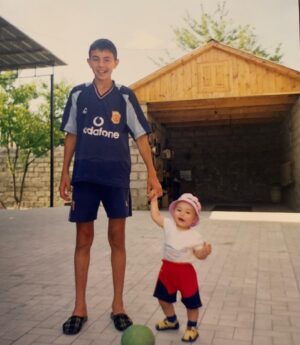 Khadzhimurat Bestaev Instagram - Finally my brother made it here. 
13 Years apart @mukharbek_bestaev 
New chapter has began. 

13 лет на разных континентах 
И вот настал тот день когда братья снова в одном месте. #младший 

#khadzhibest #brothers #youngbrother #lifelong #newchapter #bigboy #man #style #fashion #zara #zaramen #rayban #versace #братья