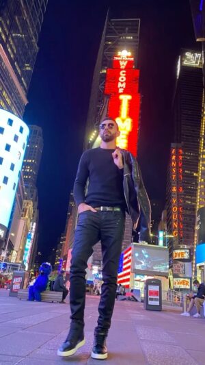 Khadzhimurat Bestaev Instagram - ▪️New York 

▪️LIKE - COMMENT - SHARE - SAVE
ЛАЙК - КОММЕНТ - ПОДЕЛИСЬ - СОХРАНИ 

Отмечаю в сторис за каждый репост❗️❗️❗️

▪️ @khadzhibest 
——————————————————————————-
#khadzhibest #khadzhibestaev #newyork #newyear #manhattan #nyc #nycphotography #timessquare #blockbuster #ньюйорк #фотосессия #таймсквер #очки #beard #кожанка #стиль #мода2021 #style #fashion #съемки #было

@endspiel_andy_panda 
@hajimerecords 
@zaraman 
@fashionnovamen 
@dolcegabbana_man