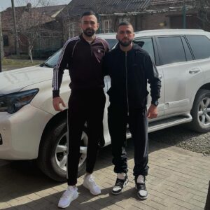 Khadzhimurat Bestaev Instagram - Осетия Полна Талантов ⚪️🔴🟡 

@alan__salamov 

Champion of @hardcore.fighting @hardcorefc_mma 

#осетия #горы #чемпион #мма #ммароссия #mmafighter #ossetia #usa #mma #champ #hardcore #⛰️ #борьба #борьбавольная #шалдон #shaldon #hardcorefighting #боибезправил #бойцы @tbau_water
