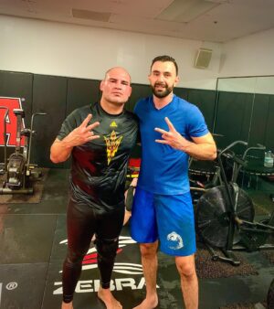 Khadzhimurat Bestaev Instagram - ▪️ С одним из мощнейших, зрелищных и скромных бойцов за всю историю @officialcainvelasquez просто машина убийца, сносящий своих соперников.

▪️ With one of the best fighters of all time 

@akajav 
@americankickboxingacademy 
@ufc 
@danawhite 
@suckerpunchent 

▪️ LIKE - COMMENT - SHARE - SAVE
ЛАЙК - КОММЕНТ - ПОДЕЛИСЬ - СОХРАНИ 

Отмечаю в сторис за каждый репост❗️❗️❗️

▪️ @khadzhibest 
——————————————————————————-
#khadzhibest #khadzhibestaev #cainvelasquez #ufc #mmaf#ufcfighter #legend #worldchampion #humble #aftertraining #легенда #мма #тренировка #чемпионмира #тяж #мощь #conditioning #strenght #crossfit