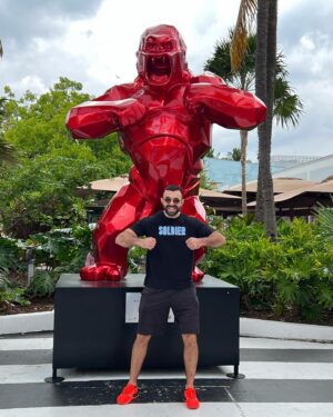 Khadzhimurat Bestaev Instagram - 𝓜𝓲𝓪𝓶𝓲 𝓢𝓸𝓾𝓽𝓱 𝓑𝓮𝓪𝓬𝓱

#khadzhibest #miami #miamibeach #miamisouthbeach #florida #tourist #feelslikesummer #winter #lifeisgood #finalday #vacation #vacay #rayban 

Always in my @rayban glasses & @adidas shoes 😎