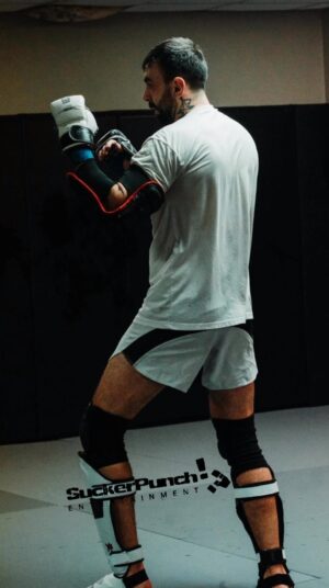 Khadzhimurat Bestaev Instagram - 🐲2024🐉 

@suckerpunchent 
@coachdannymolina 
@skywalker101boxing 

📸 - @creating_shea 

#khadzhibest #khadzhibestaev #fromrealmoutains #ossetia #nebraska #omaha #mma #mmatraining #mmaworld #mmafighter #sparringday #sparring #2024season #🐲 #🐉