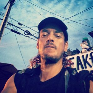 Khaled Abol Naga Instagram - لا تصدق ضحكها هاها هاها
و لا تبكي في حزنهااااااااااااااا
الحياة😂