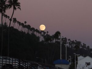 Khaled Abol Naga Instagram - Super Moon Rise in LA
