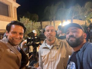 Khaled Benaissa Instagram - Un tournage c’est une équipe avant tout. Regie, image, HMC: habillage, maquillage, coiffure, costume. Déco, machinerie, son, perchman, scénario, assistanat, montage, production, réalisation, comédien. Merci à vous tous pour votre bienveillance pour votre humour jusqu’à l’intelligence. Merci pour votre engagement et dévouement a en oublier la fatigue et le temps. Merci 🙏🤣🙏🤣💪💪💪⚒️⚒️⚒️🎥🎥🎥📽️📽️✌️✌️✌️😍😍😍😍