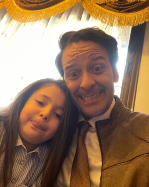 Khaled Benaissa Instagram - Les enfants les meilleurs comédiens au monde. Restons des enfants. Préserver l’enfant en nous est la meilleur manière de mûrir. Je félicite tout d’abord la maman de cette princesse pour son investissement et son engagement auprès de sa fille @marezkallah_meriem et je dis bien sûr un très grand bravo à meriouma.