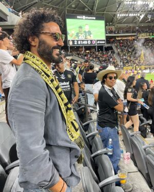 Khaled El Nabawy Instagram - لما تبقى قاعد في مدرجات المنافس و فريقك يسجل،، و مدرجات فريقك بعييد😃 ..LA FC
