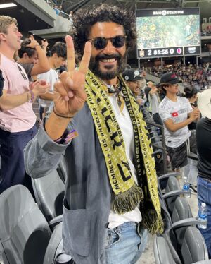 Khaled El Nabawy Instagram - لما تبقى قاعد في مدرجات المنافس و فريقك يسجل،، و مدرجات فريقك بعييد😃 ..LA FC