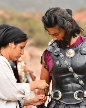 Khaled El Nabawy Instagram - شكرا عمال السينما في فيلم #أهل_الكهف 🙏 انتوا الكنز الحقيقي للسينما المصرية ❤️ أنتم سبب رئيسي في وجود فيلم بهذا الحجم و تحملتم مشقة كبيرة من أجل استكمال التصوير 👏👏👏
شكرا المنتج محمد الرشيدي على إصرارك لاستكمال تصوير الفيلم..
#أهل_الكهف حاليا في دور العرض