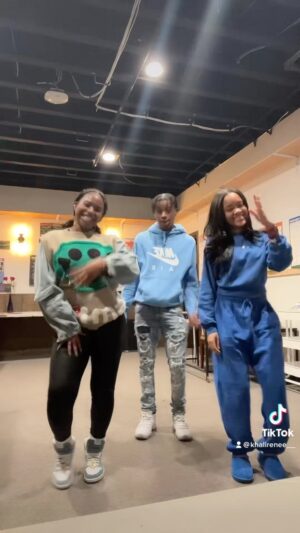 Khali Daniya-Renee Spraggins Instagram - The gangg is backkk💙💙 Idk about Diamond but me and Daria ATE😂😂 @iamdiamondlyons @dariadjohns