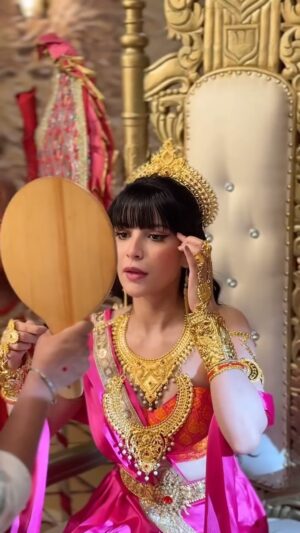 KhanZaadi Instagram - On your demand, Ye gulaabi saari “sab pe bhaari” 😉💗 

#gulaabisaadi #khanzaadi #khanzaadiistheboss