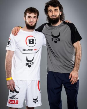 Khasan Magomedsharipov Instagram - my team and I are ready for war👊👊

2 days🔥🔥
@bukaboxing @fuel1 
@zabeast_shop