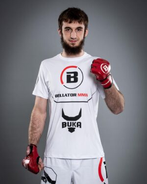 Khasan Magomedsharipov Instagram - my team and I are ready for war👊👊

2 days🔥🔥
@bukaboxing @fuel1 
@zabeast_shop
