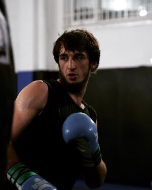 Khasan Magomedsharipov Instagram - Чем заряжен тем и выстрелишь )
@bukaboxing