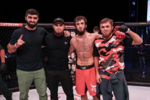 Khasan Magomedsharipov Instagram - Сила в братстве.🫂
Хочу выразить свою благодарность @bukaboxing @fuel1 @mmafight_universe своим братьям @magomedov_tiger @amksdv @__aliev__ @vagabov__rashid @rizvan_magomedov @aliabdelaziz @firdaws @zabit_magomedsharipov @khavalov.renat ,школе @nurmagomedov_mma_school 
Дальше больше ИншаАллах🔝