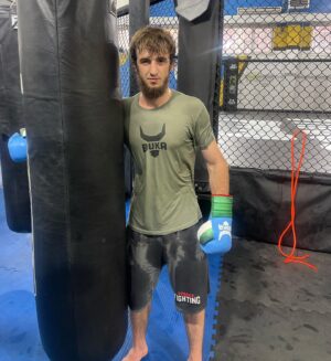 Khasan Magomedsharipov Instagram - Я и мой лучший друг 🍐
@bukaboxing