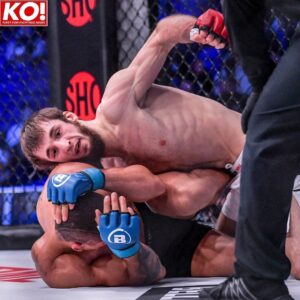 Khasan Magomedsharipov Instagram - Отрадно предаться безумию там, где это уместно.

Контроль над собой исключительно важен, но избыток контроля оборачивается против тебя.
Тот, кто постоянно подавляет свои эмоции, утрачивает связь с самим собой и перестает понимать, что ему действительно нужно. Учись сохранять контроль тогда, когда этого требуют обстоятельства, и «отпускать себя» в моменты, когда ты можешь себе это позволить.
