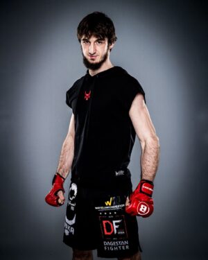 Khasan Magomedsharipov Instagram - Завтра, в Дублине (Ирландия), в рамках турнира #bellator275 состоится очередной бой Хасана Магомедшарипова.  Ставьте будильники, ищите трансляцию и готовьтесь дать шуму и оказать свою поддержку @khasan_magomedsharipov
@bellatormma

#bellator #mma #fight #respectfghtrs
