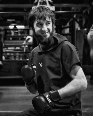 Khasan Magomedsharipov Instagram - Завтра, 22 июня, в Дублине, Хасан Магомедшарипов проведет свой следующий бой в Bellator MMA.

В этой чемпионской серии @bellatormma @khasan_magomedsharipov встретится с бойцом из США - Тейлором Мэтисоном.
Мы желаем Хасану очередной красивой победы! ✊🏼
•
#mma #bellator #fight #fighting #trainhard #nextwin