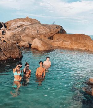 Khiara Italia Instagram - 🤍oceaneyes 🌊 
•
•
•
📸: @ignaciovl_ 🖤
#beach #island #friends #love #summer2021 #brazil #carnaval #carnaferrugem