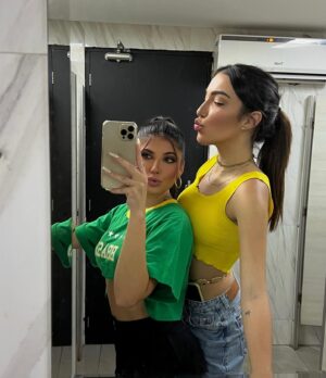Khiara Italia Instagram - Bem patriota ela 🇧🇷💛✨⚽️
Look pra assistir mais um dia de jogo aqui em SP
@santocupidosp