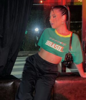 Khiara Italia Instagram - Bem patriota ela 🇧🇷💛✨⚽️
Look pra assistir mais um dia de jogo aqui em SP
@santocupidosp