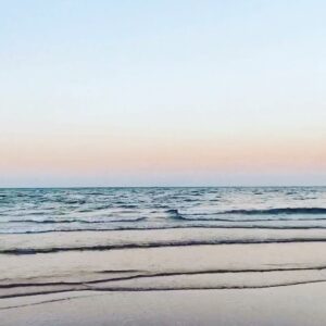 Khiara Italia Instagram - 📍Riccione, Italy 🇮🇹♥️
.
.
.
📸: @alessiacaruso 
#vacanze #summer #beach #beachlife #food #love #firstday