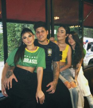 Khiara Italia Instagram - Bem patriota ela 🇧🇷💛✨⚽️
Look pra assistir mais um dia de jogo aqui em SP
@santocupidosp