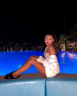 Khiara Italia Instagram - A pantufa é o charme do look 🦋