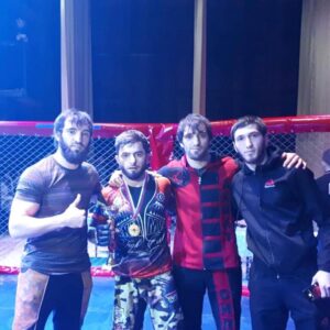Khusein Khaliev Instagram - Добрый день друзья! Вчера в городе Моздок бойцы клуба АХМАТ воспитанники Хасана Халиева, @khasan_khaliev Гойсум Чолтаев @choltaev_95_ и Шамиль Дачаев @shamil_dachaev одержали зрелищные и досрочные победы 👊🏻👍🏻 Гойсум,Шамиль,Хасан, Дала тьяхье бяркате йойла❤️☝🏻 АХМАТ СИЛА ☝🏻