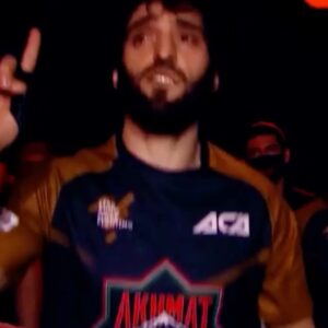 Khusein Khaliev Instagram - Ассаламу Алейкум, друзья!  На последнем турнире АСА 116 @aca_mma по воле Всевышнего нам удалось одержать победу. Нам, потому что в подготовке к бою задействовано помимо бойца куча людей: тренера, спаринг-партнеры и уважаемые наставники в лице Рамзана Ахматовича @ya_pomoshnik_kra_95 и Абузейда Джандаровича @za.vismuradov_95 
Хочу поблагодарить Игоря Свирида @igor.svirid за то, что он дал мне возможность провести этот бой (прежний соперник выбыл с турнира в связи с травмой) Игорь Свирид @igor.svirid принял бой и достойно его провёл. Хочу поблагодарить за поддержку всех тех, кто  болел и переживал за меня, и искренне рад моим победам, как своим. 
Альхамдулиллах1 я выиграл этот бой и если на то будет воля Аллаха в ближайших реваншах победа тоже будет на нашей стороне! ЛЯ ХАУЛЯ ВА ЛЯ КУВВАТА ИЛЛЯ БИЛЛЯХ ☝️