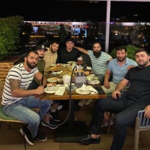Khusein Khaliev Instagram - БОМБОВАЯ БЫЛА НЕДЕЛЯ ЧЕСТНО ГОВОРЯ👊🏼ДА БРАТЬЯ? @adam_yandiev_boroda @malkolm_x_x @yraggan @gans_0001 @artyom_yanogyan @g.karen.g @ulisov_m ? СПАСИБО БРАТЬЯ ЗА БОМБОВУЮ НЕДЕЛЮ 😜🙏🏻☝🏻