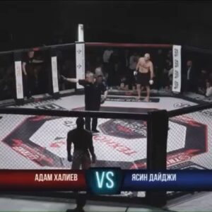 Khusein Khaliev Instagram - У меня  просто нет слов... Адам, брат, поздравляю тебя с досрочной победой. Спустя столько лет ты словно смерч ворвался в октагон и доказал своё прозвище «ТОРНАДО» Уже на 20 секунде первого раунда не оставив своему сопернику не единственного шанса для продолжения борьбы. Желаю тебе и впредь столь ярких, красивых и досрочных побед. Аллах Дала т1аьхье беркате йойла. @adam_khaliev_official