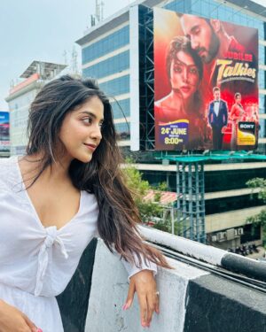 Khushi Dubey Instagram - Suchh a specialll feelingg to see this!!♥️💫
Picture abhi baaki hai mere dostttt! #jubileetalkies 🎞️🎥♥️

#khushidubey #jubileetalkies #shivangi #khushiasshivangi #shivyaan #love #romance #bollywood #sony #sonytv #poster #banner #passion