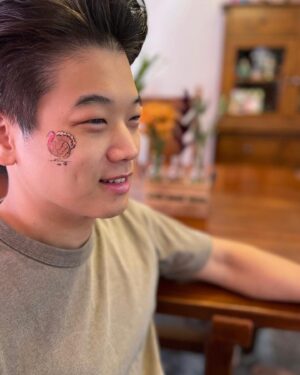 Ki Hong Lee Instagram - @hayochoi asked to paint my face. I said, “Gobble 지마“….. annnd here we are 🤷🏻‍♂️ #happythanksgivng