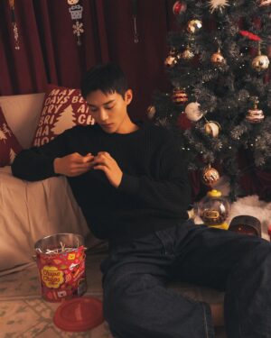 Ki Hyun-woo Instagram - merry christmas 🎄 
화이트 크리스마스 오랜만이군! 행복하고 따듯한 연말 보내요🫶🏻

#메리크리스마스 #merrychristmas