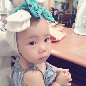 Ki Tae-young Instagram - 우리 로희 스스로 꽃단장중^^♡ 이젠 헤어밴드도 혼자 하네