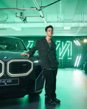 Ki-pin Ng Instagram - 在每個角色中大膽，就是舒服。

#BMWM #BMWXM #WELCOMETOMTOWN @bmwtaiwan