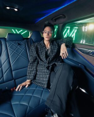 Ki-pin Ng Instagram - 在每個角色中大膽，就是舒服。

#BMWM #BMWXM #WELCOMETOMTOWN @bmwtaiwan