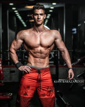 Kian Barazandeh Instagram - 👑 𝐿𝒾𝒻𝑒𝓈𝓉𝓎𝓁𝑒 
I don’t need weapon, I’m one. 🦬😡
Throwback when I was a men's physique athlete. 
#mensphysique #ifbbpro #bodybuilding