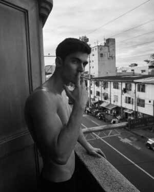 Kian Barazandeh Instagram - 👑 𝐿𝒾𝒻𝑒𝓈𝓉𝓎𝓁𝑒
Let the cops put they lights on, chase me,
Zig-zagging through the freeway
Race me, in a high speed chase with the law
The realest mf that you ever saw.